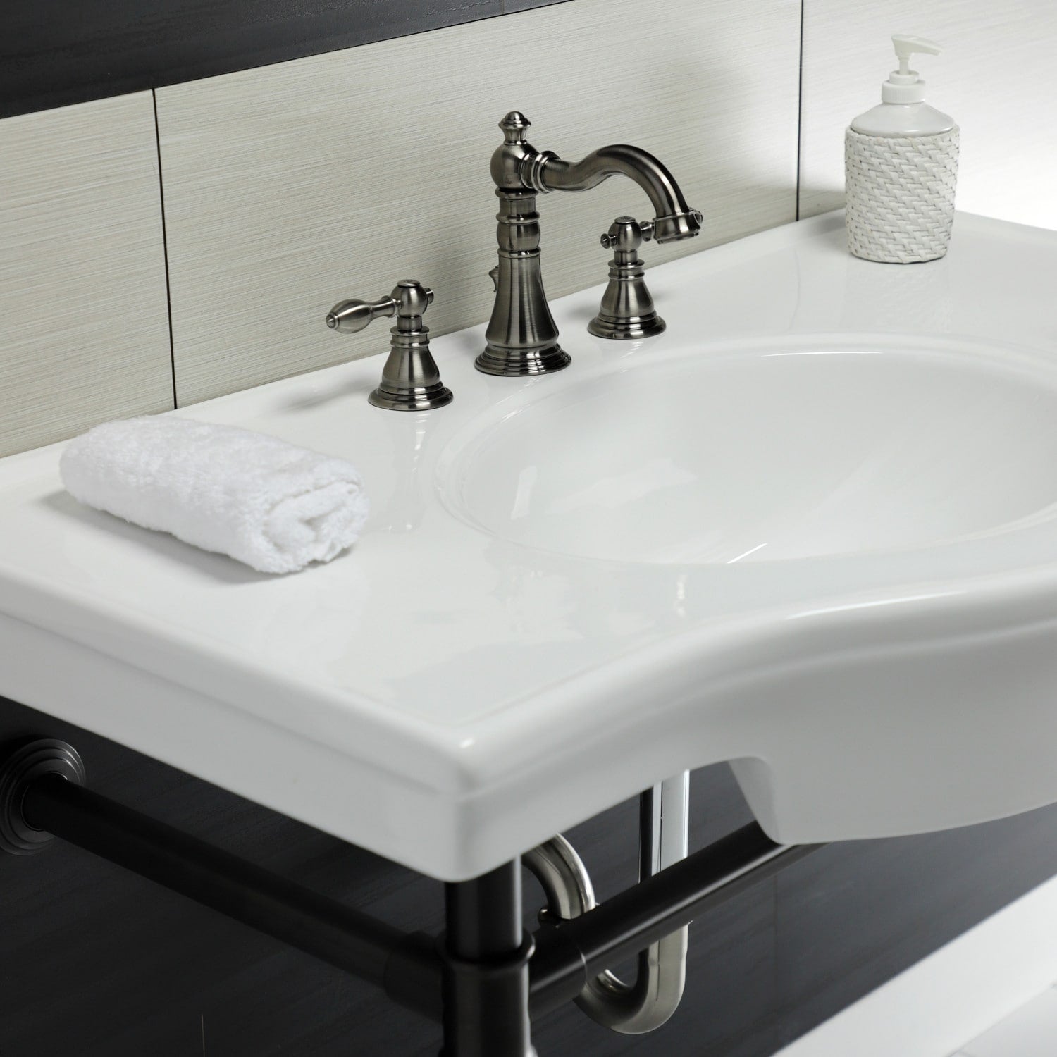 American Classic Widespread Bathroom Faucet