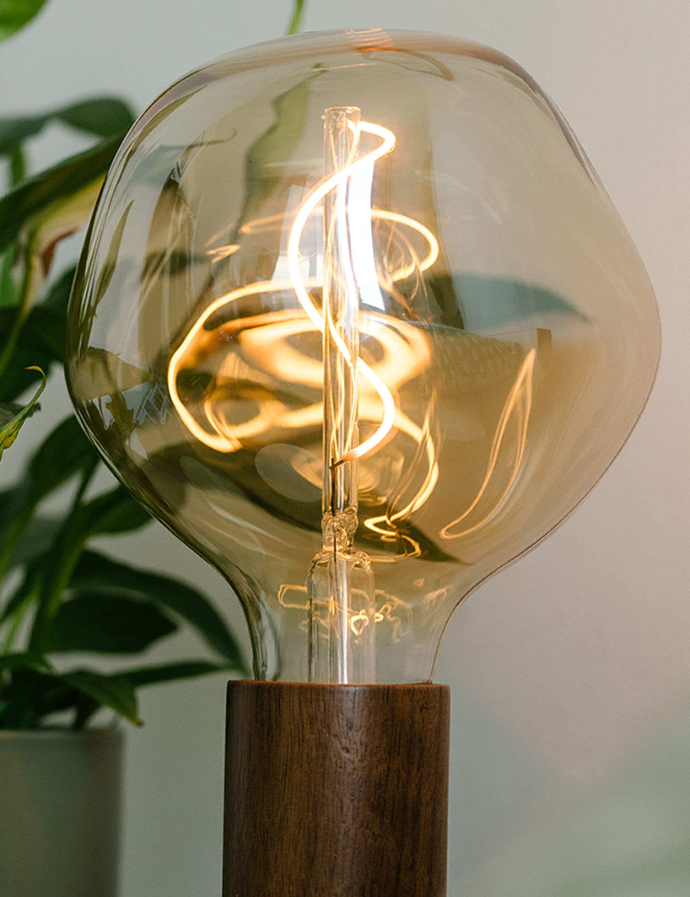 Knuckle Table Lamp with Voronoi I by Tala